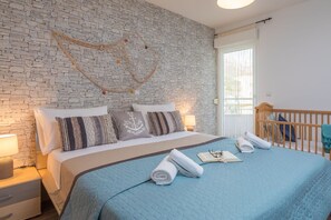 6 slaapkamers, een strijkplank/strijkijzer, gratis wifi