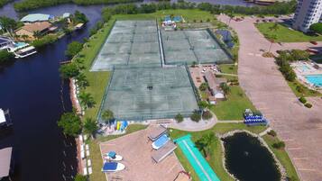 House, 1 King Bed (Beach & Tennis 4408) | Property grounds