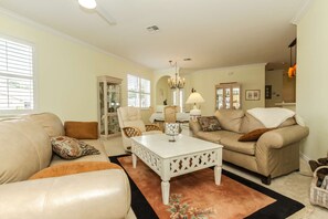 Casa (2314 Carnaby Ct) | Soggiorno