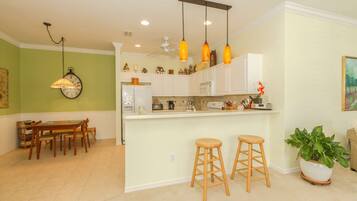 Nhà (2314 Carnaby Ct) | Bếp riêng | Tủ đông