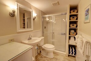 Condo (Beach & Tennis 1301) | Bathroom