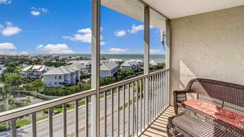 Condo (Beach & Tennis 5008) | Balcony