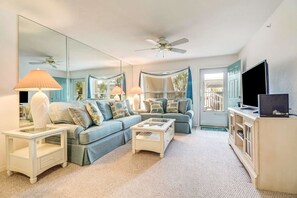 Living area - Bermuda Pointe 104 (Bonita Springs)