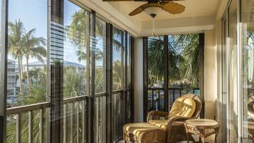 House, Multiple Beds (Hibiscus Pointe 124) | Balcony