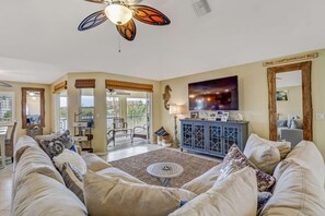 Living room - 4865 Regal Dr (Bonita Springs)