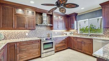 House (4865 Regal Dr) | Private kitchen | Fridge, microwave, dishwasher, coffee/tea maker