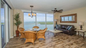 Condo (Lovers Key Resort 1205) | Sala de estar