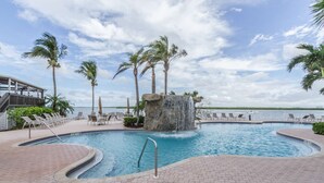 Condo (Lovers Key Resort 1205) | Alberca | Alberca al aire libre 