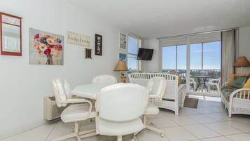 Condo (Beach & Tennis 5908) | Living room