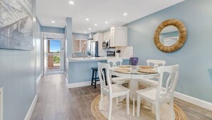 Condo (Castle Beach 405) | Cuisine privée