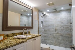 Condo (Beach & Tennis 1207) | Bathroom
