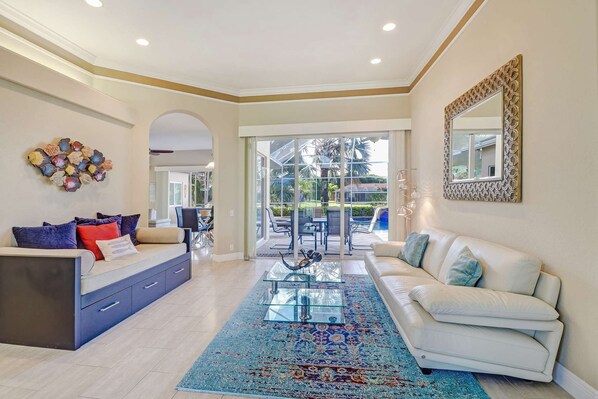 Huis (1526 SW 49th Terrace) | Woonkamer | Een smart-tv