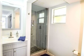 Hus - 1 queensize-säng (Fort Myers Couples Getaway) | Badrum