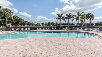 室外游泳池和溫水游泳池