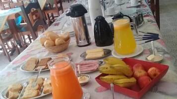 Café da manhã continental grátis todos os dias
