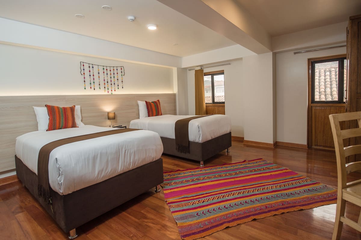 4 bedrooms, desk, blackout drapes, soundproofing