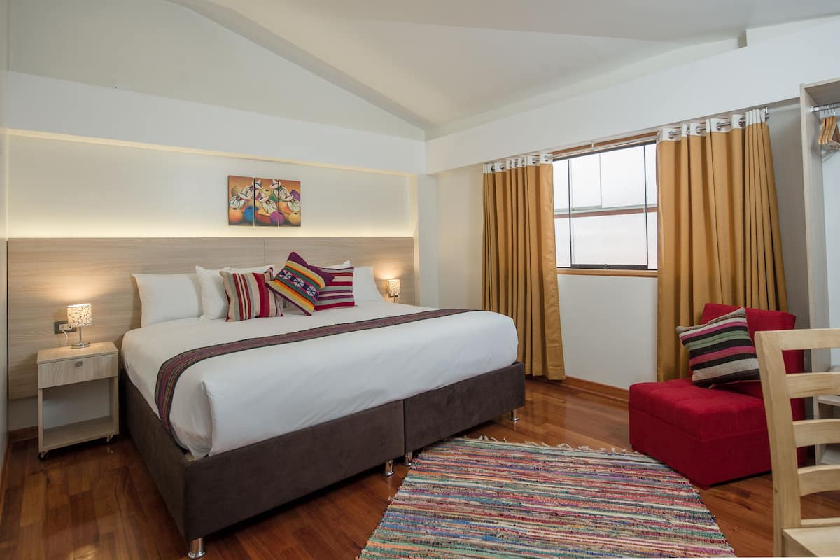 Standard Studio Suite | 4 bedrooms, desk, blackout drapes, soundproofing