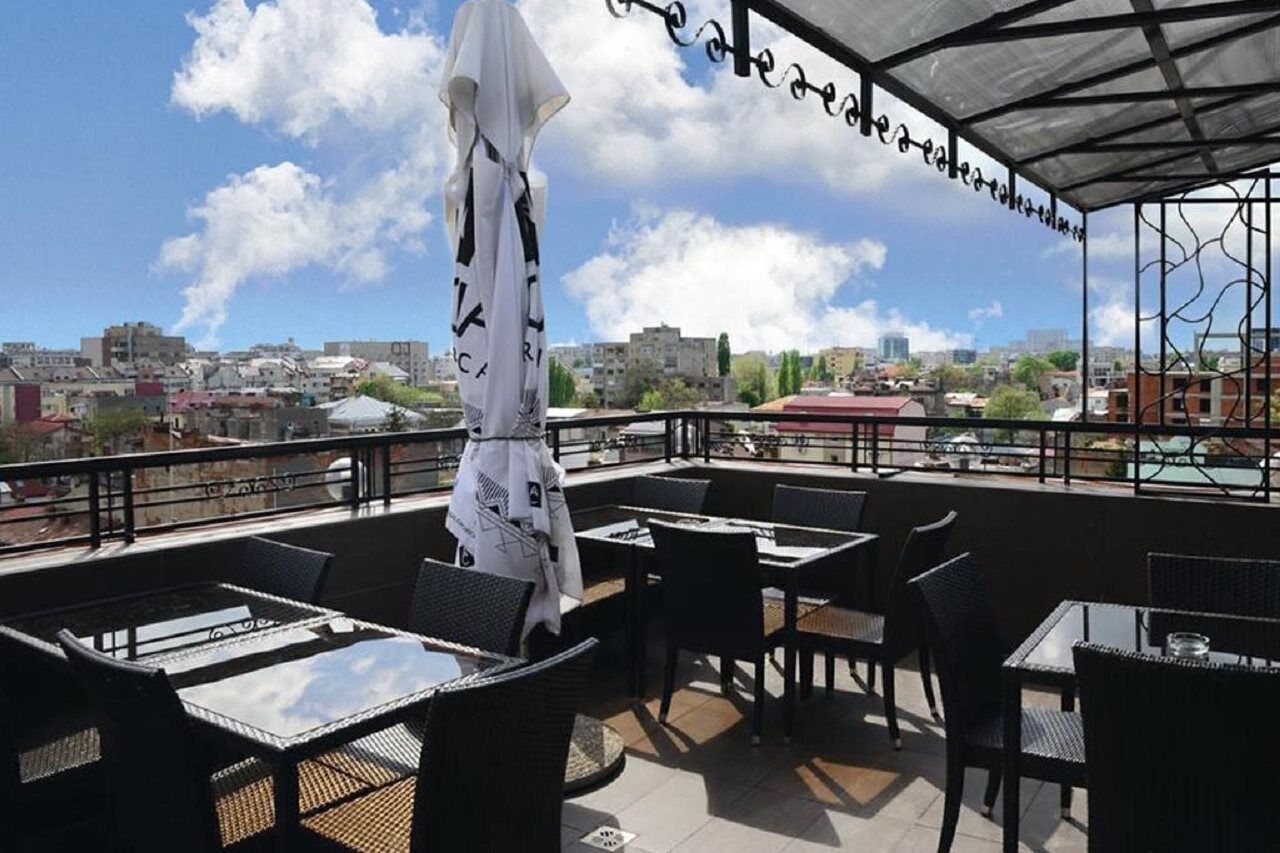 屋外ダイ  ニングエリア