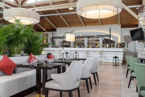 Bar (on property) - Marti Resort Hotel (Marmaris)