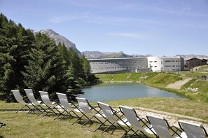 المنطقة المحيطة بالمنشأة