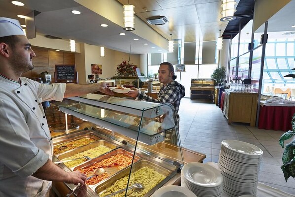 تناول الطعام