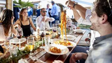 S'hi serveixen plats de cuina italiana