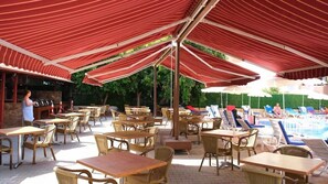 Outdoor dining - Doris Aytur (Alanya)