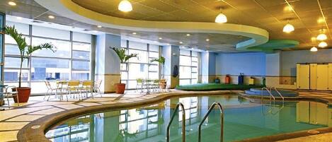 Hồ bơi ngoài trời