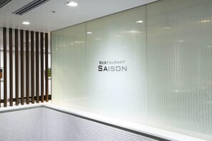 Interior - Grand City (Tokyo)