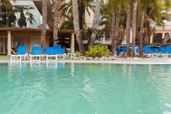 Piscine intérieure, piscine extérieure