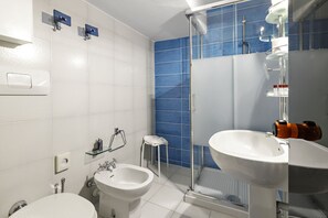 Bathroom - Hotel Britannia (Genoa)