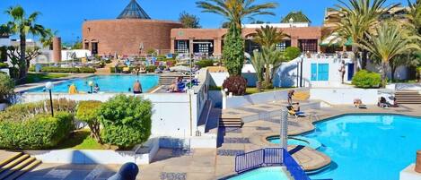 Kolam renang outdoor