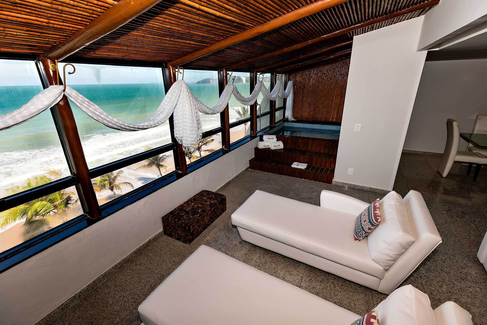 من حمّامات السباحة المغطاة، حمّام سباحة خارجي