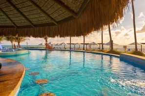 Indoor pool, outdoor pool - Ocean Palace All Inclusive Premium (Natal)