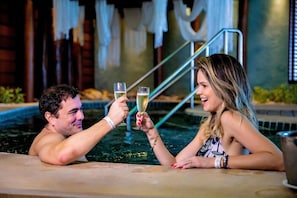 Piscine intérieure, piscine extérieure