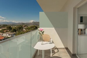 Outdoor dining - Villa Luz Family Gourmet & All Exclusive Hotel (Gandia)