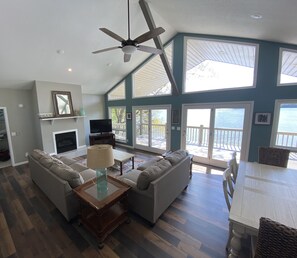 TV, fireplace, table tennis - Checkout this beautiful lakefront home on Norris Lake! Open Christmas/New Years! (LaFollette)