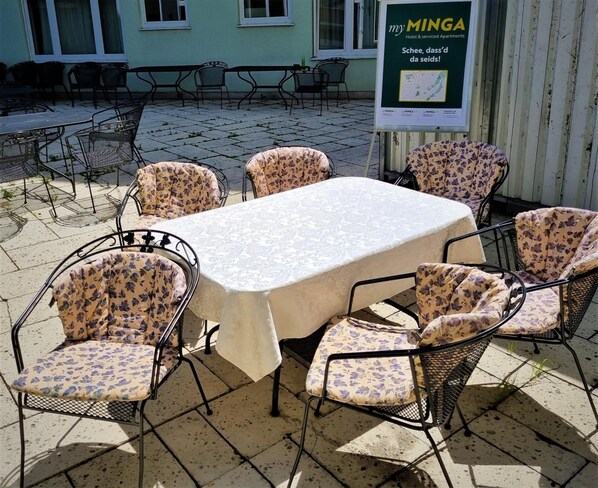 Outdoor dining - Hotel Mueller Munich (Munich)