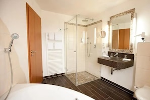 Bathroom - Hotel Mueller Munich (Munich)