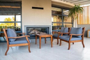 Terrace/patio - Bodrum Beach Resort (Bodrum)