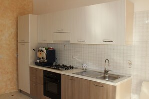 Shared kitchen - La Residenza del Marchesato (Marano Marchesato)