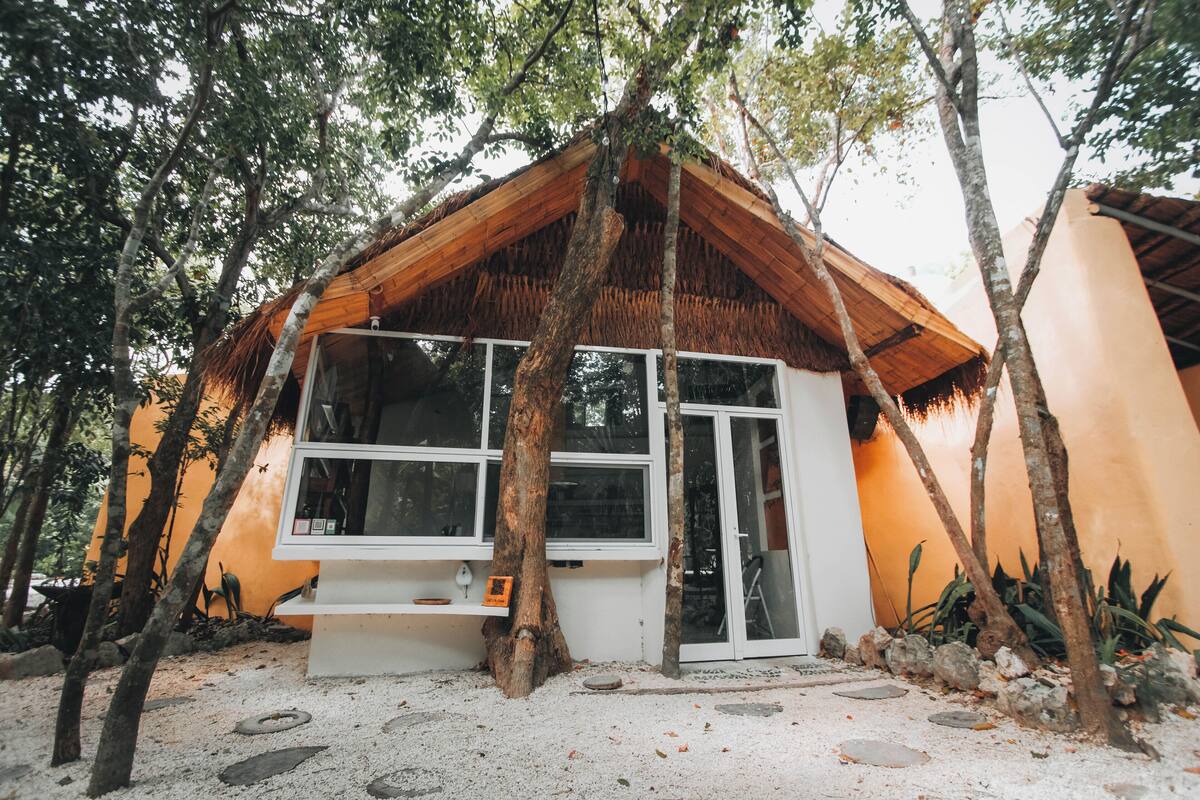 HIPSTER DOME | Front of property