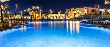 Kolam renang outdoor