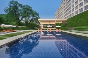 Hồ bơi trong nhà, hồ bơi ngoài trời