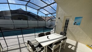 Pool - Daisy's Den - Five Bedroom Home (Kissimmee)