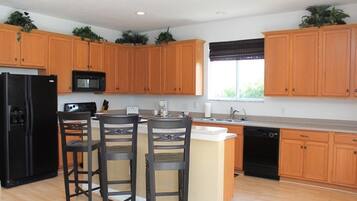 Villa, Multiple Beds, Private Pool, Pool View | Private kitchen | Fridge, microwave, stovetop, dishwasher