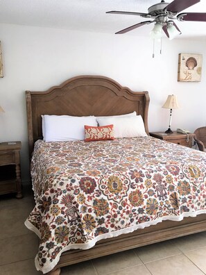 Villa, varias camas, alberca privada, vista a la alberca | 3 habitaciones y ropa de cama