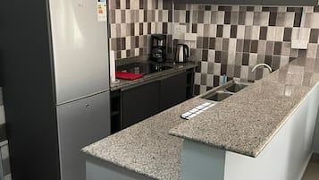 Full-sized fridge, microwave, coffee/tea maker, electric kettle