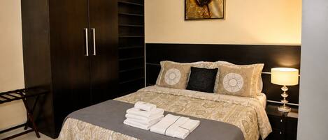 Premium Apartment, 1 Bedroom | Premium bedding, in-room safe, laptop workspace, blackout drapes