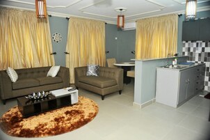 Executive Apartment, 2 Bedrooms | Living room